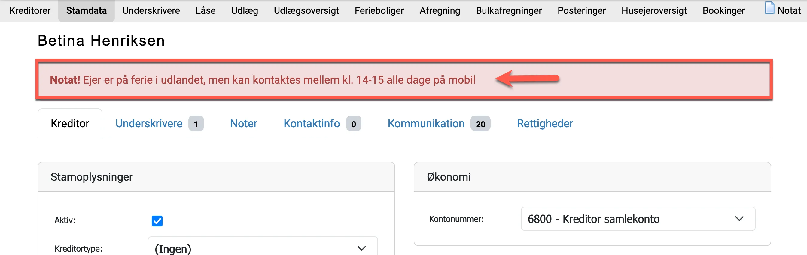 Notat på rød baggrund
